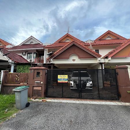 Rini Utama Homestay Skudai Buitenkant foto