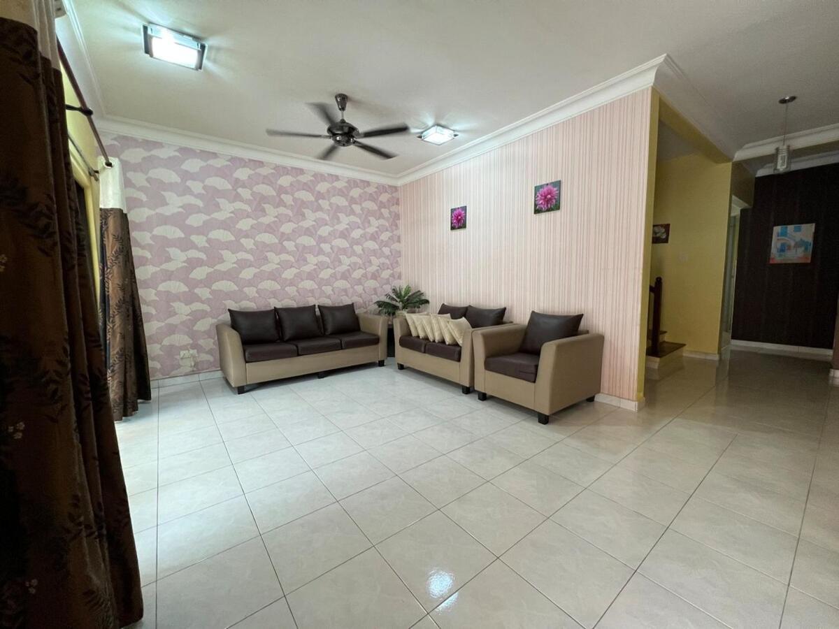 Rini Utama Homestay Skudai Buitenkant foto