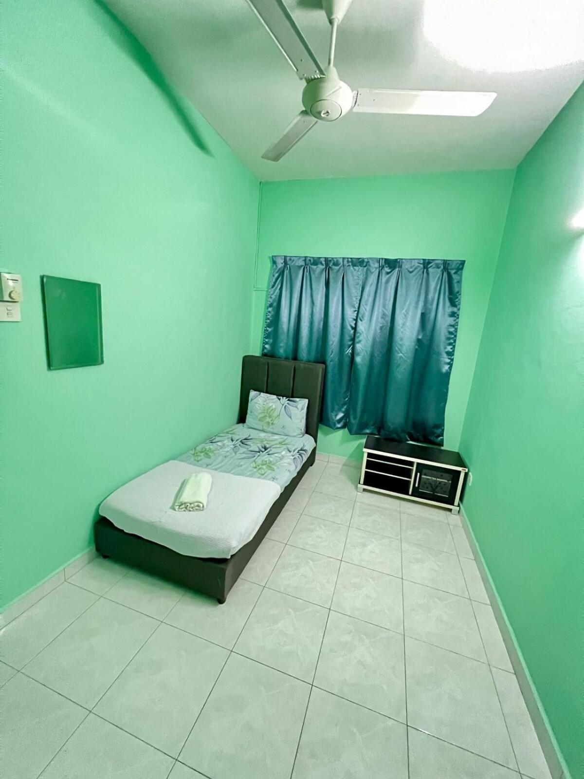 Rini Utama Homestay Skudai Buitenkant foto