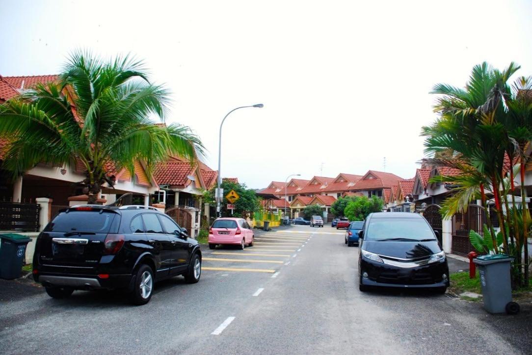 Rini Utama Homestay Skudai Buitenkant foto