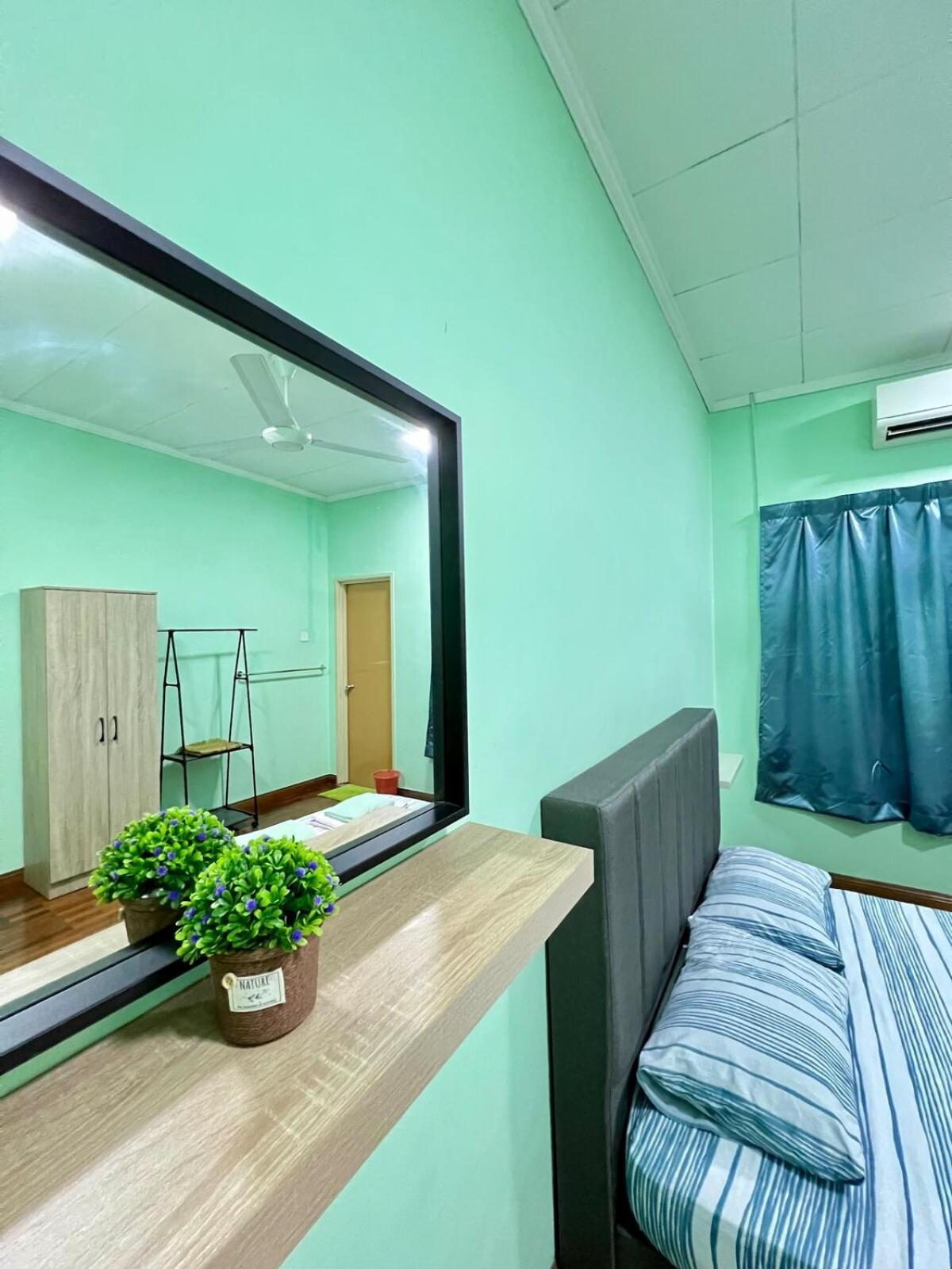Rini Utama Homestay Skudai Buitenkant foto