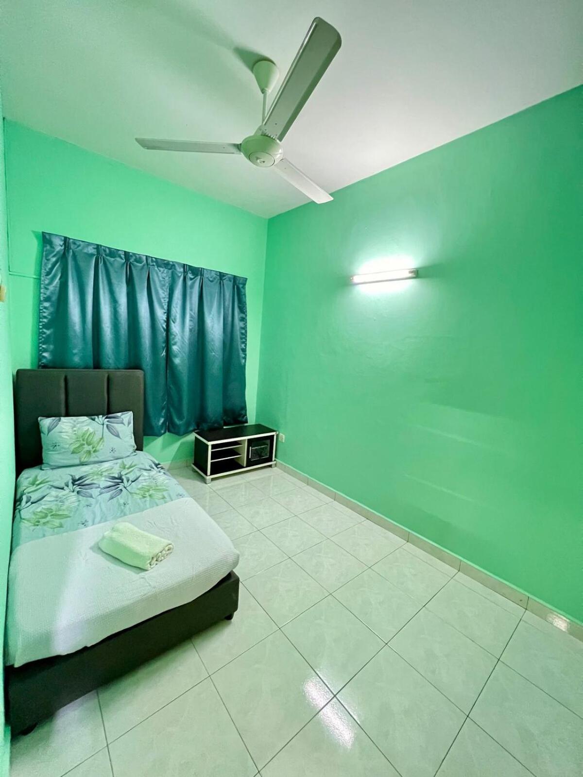 Rini Utama Homestay Skudai Buitenkant foto