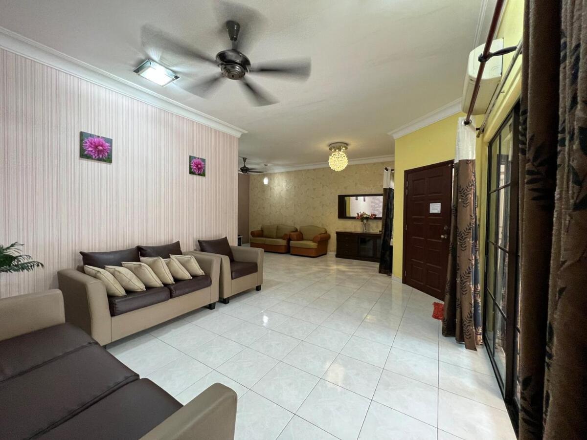 Rini Utama Homestay Skudai Buitenkant foto